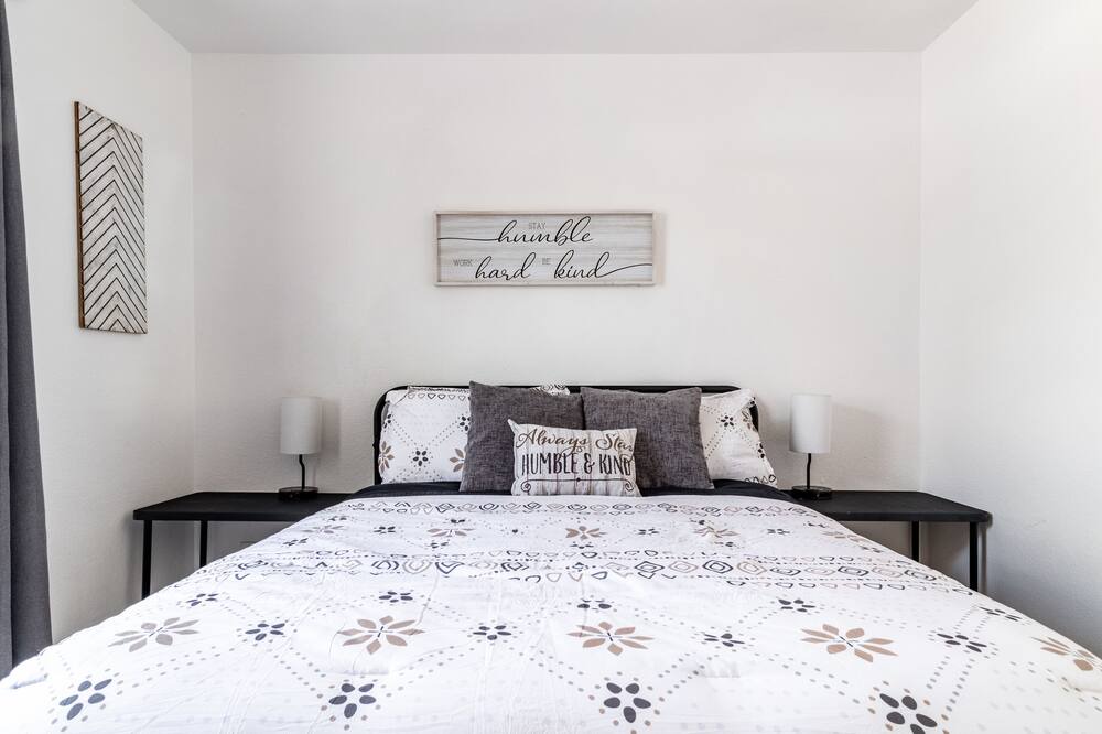 Photo of Bedroom in Lake Elsinore