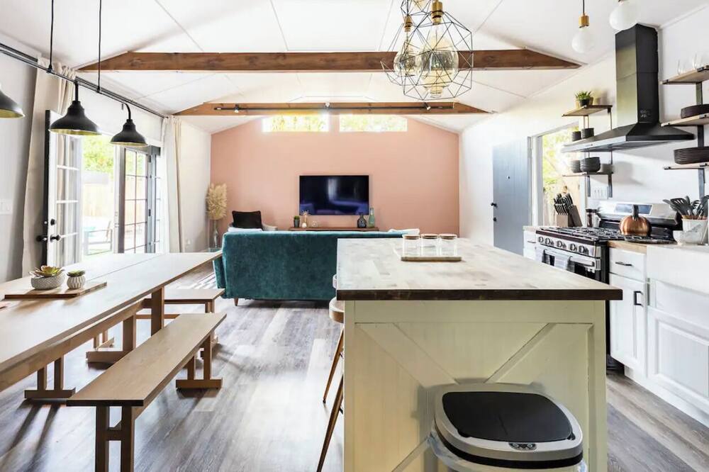 Photo of Kitchen in Valley Glen
