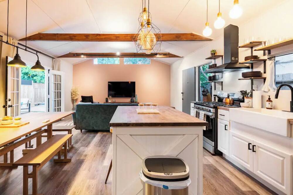 Photo of Kitchen in Valley Glen