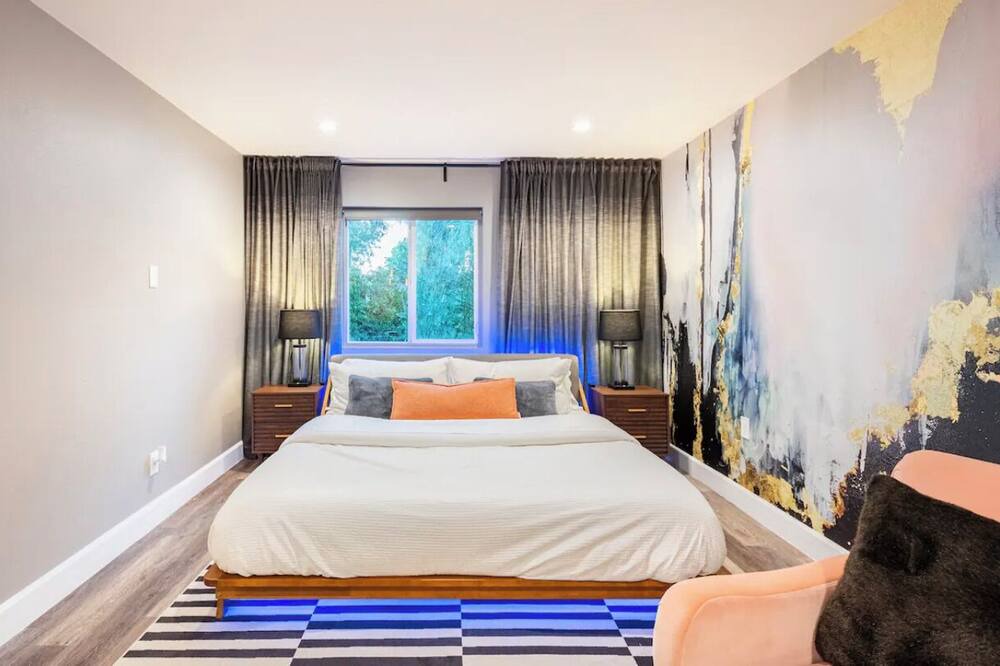 Photo of Bedroom in Valley Glen