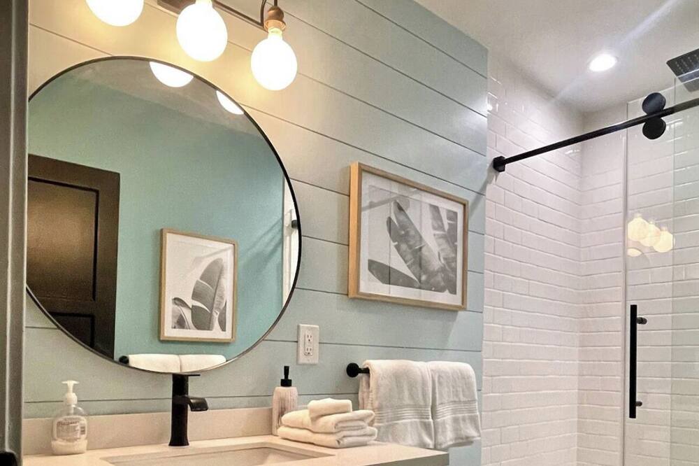 Photo of Bathroom in Valley Glen