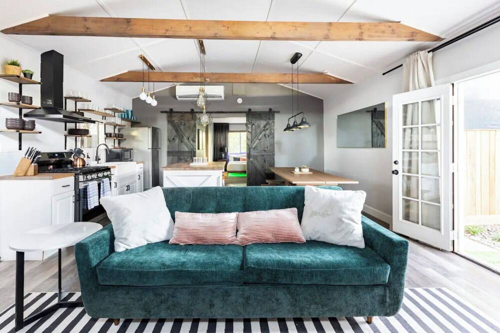 Photo of Livingroom in Valley Glen