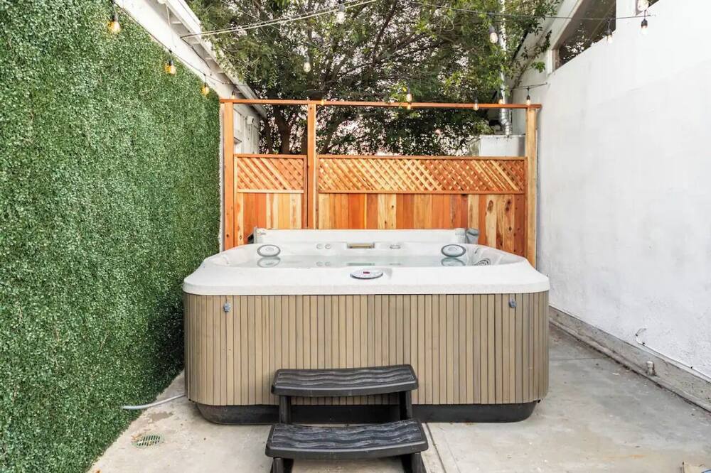 Photo of Outdoor in Valley Glen