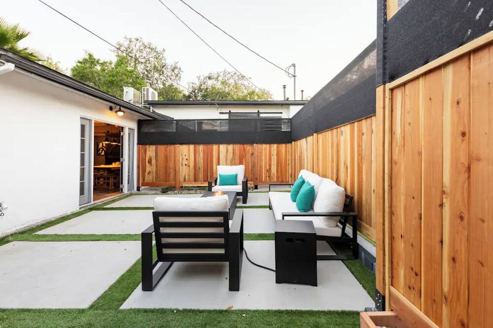 Photo of Outdoor in Valley Glen