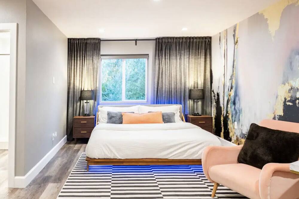 Photo of Bedroom in Valley Glen
