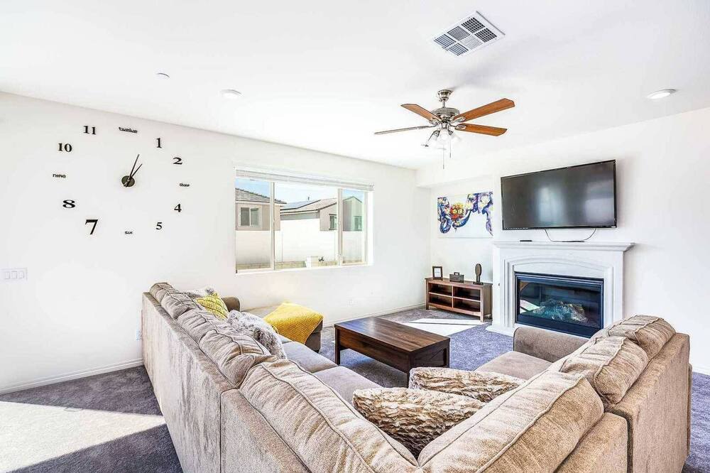 Photo of Livingroom in Jurupa Valley