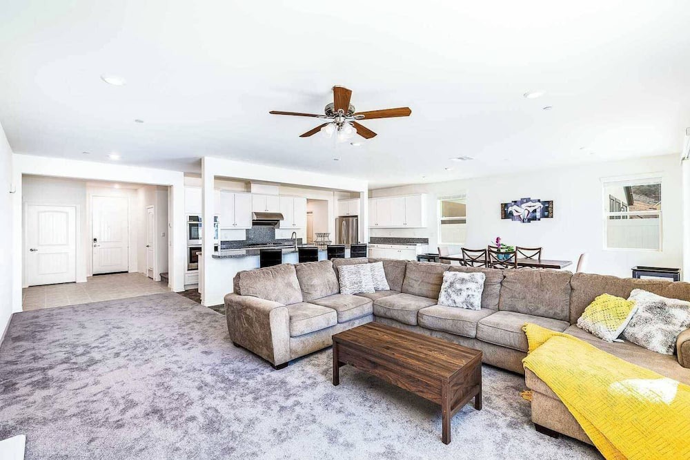 Photo of Livingroom in Jurupa Valley