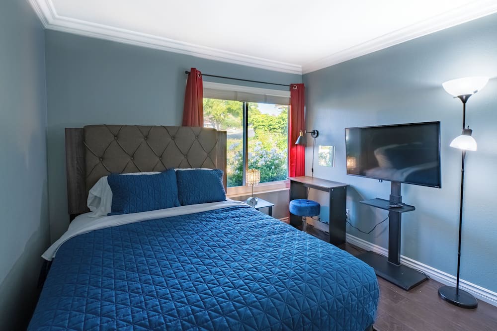 Photo of Bedroom in Estates at Canyon Crest