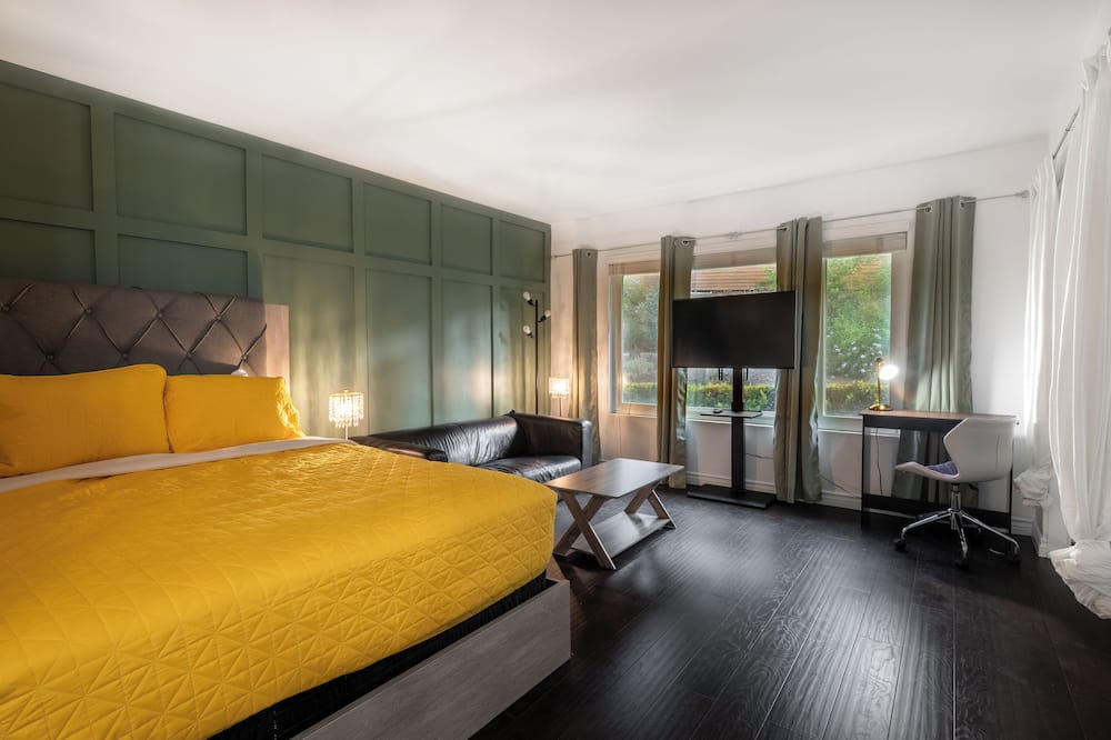 Photo of Bedroom in Estates at Canyon Crest