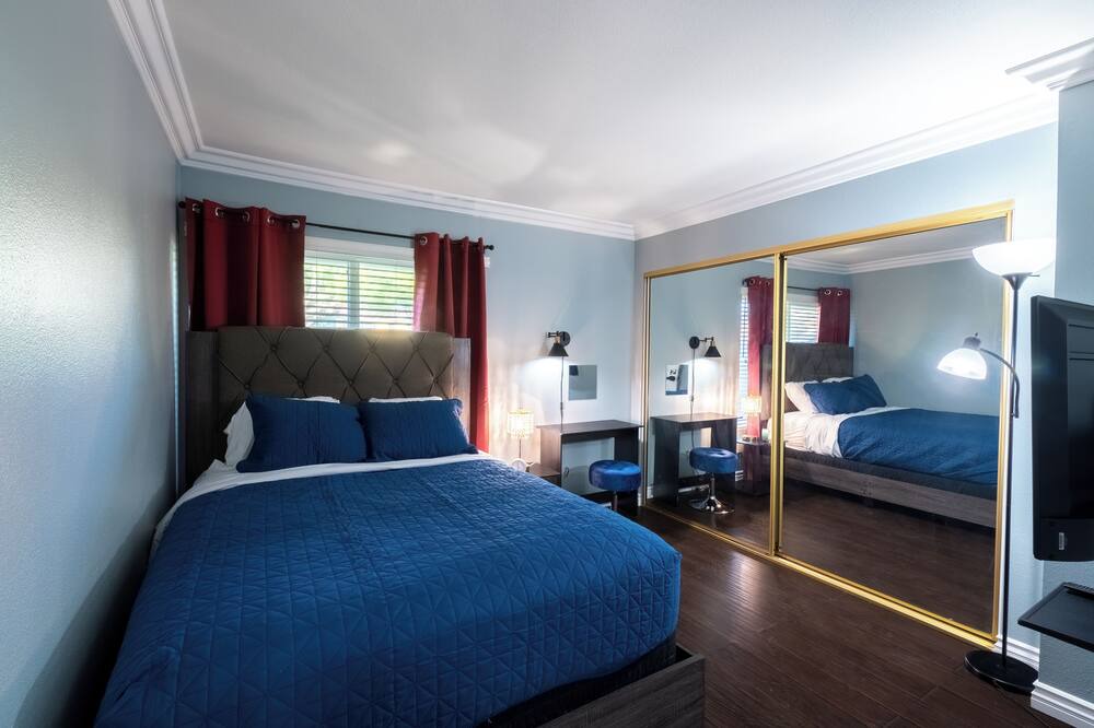 Photo of Bedroom in Estates at Canyon Crest