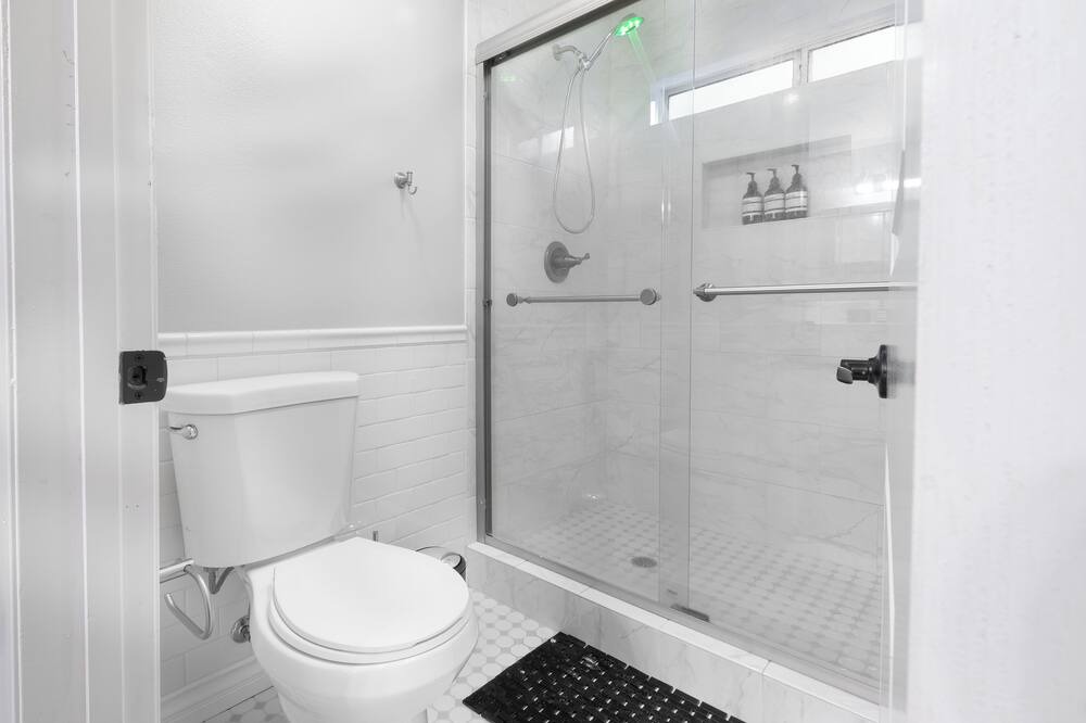 Photo of Bathroom in Estates at Canyon Crest