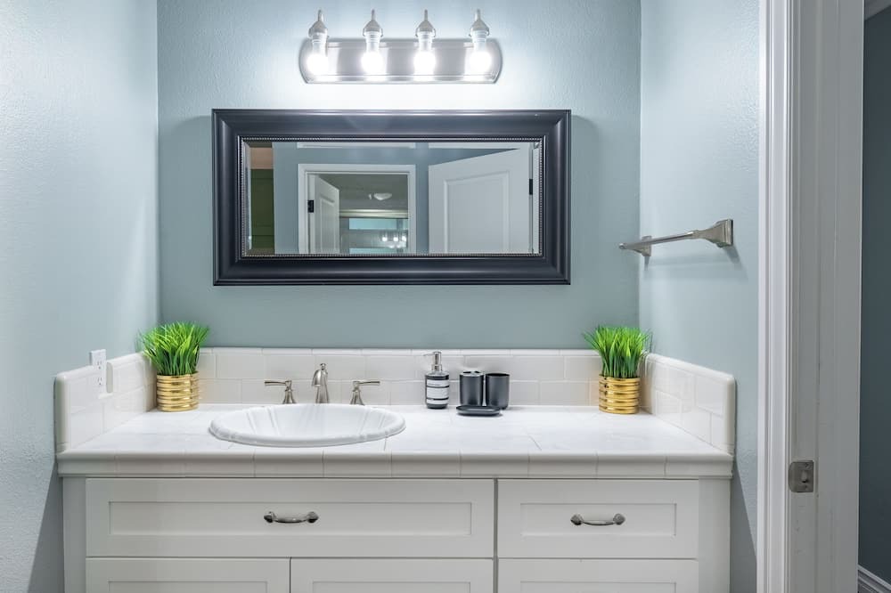 Photo of Bathroom in Estates at Canyon Crest