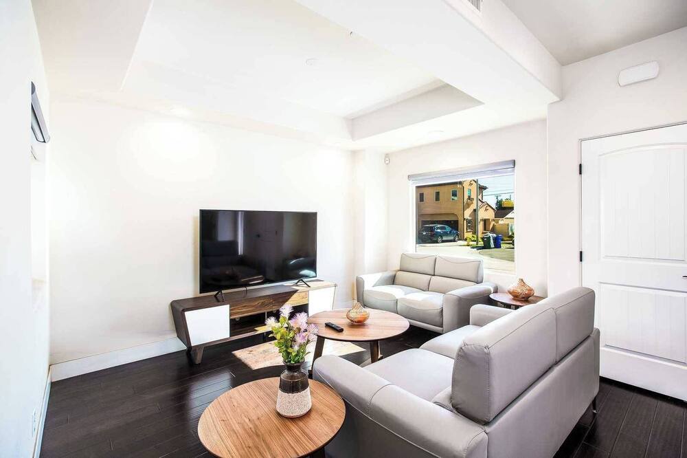 Photo of Livingroom in Azusa