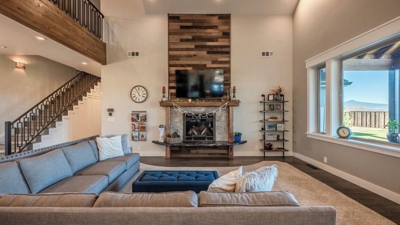 Photo of Livingroom in Yreka