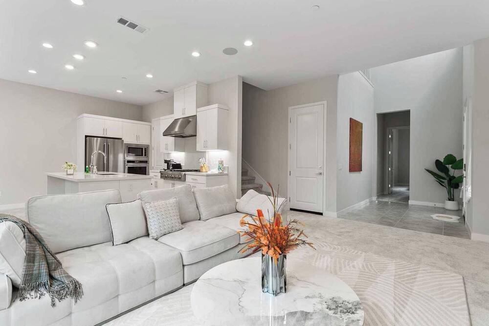 Photo of Livingroom in Foothill Ranch