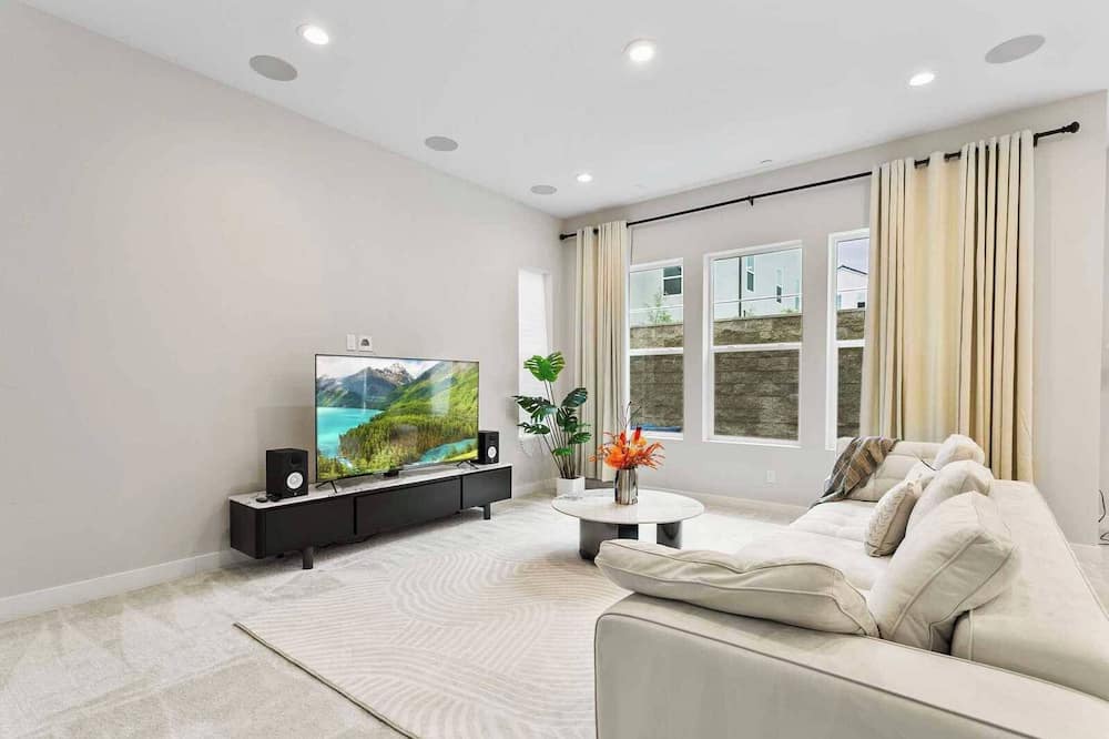 Photo of Livingroom in Foothill Ranch