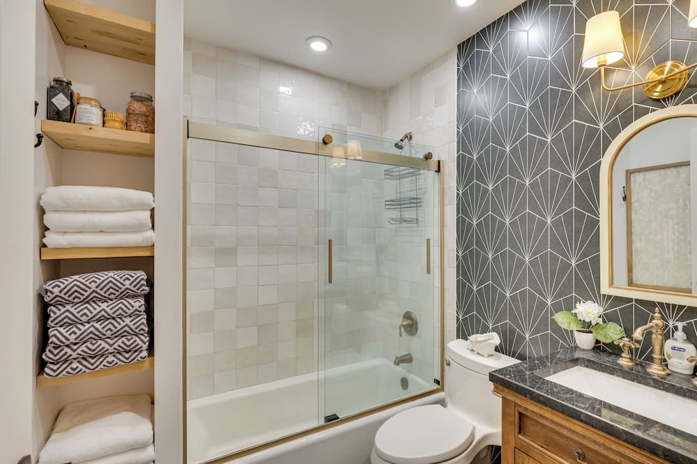 Photo of Bathroom in Hawthorne
