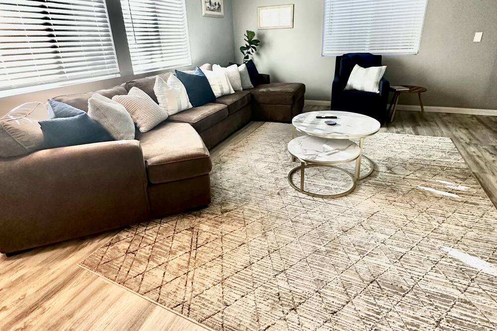 Photo of Livingroom in Cypress
