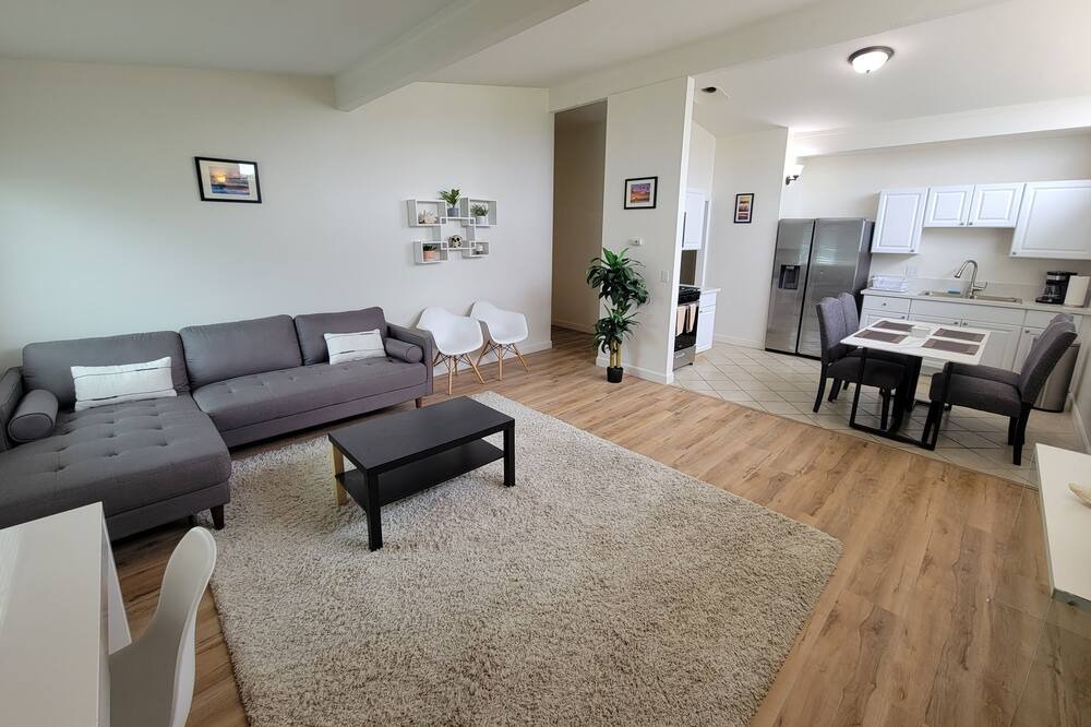 Photo of Livingroom in Westside Costa Mesa