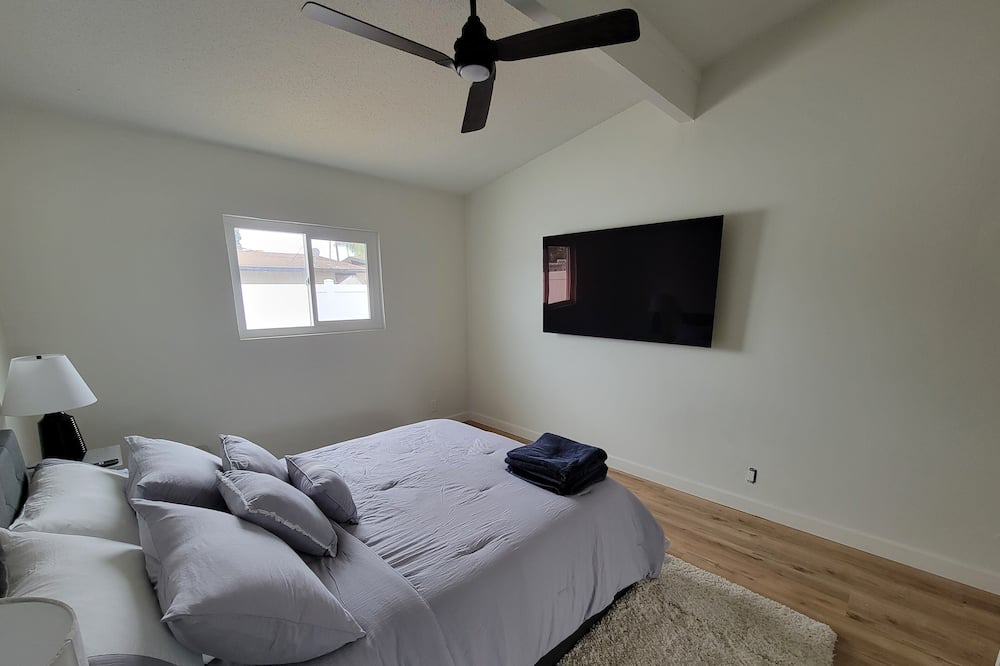 Photo of Bedroom in Westside Costa Mesa