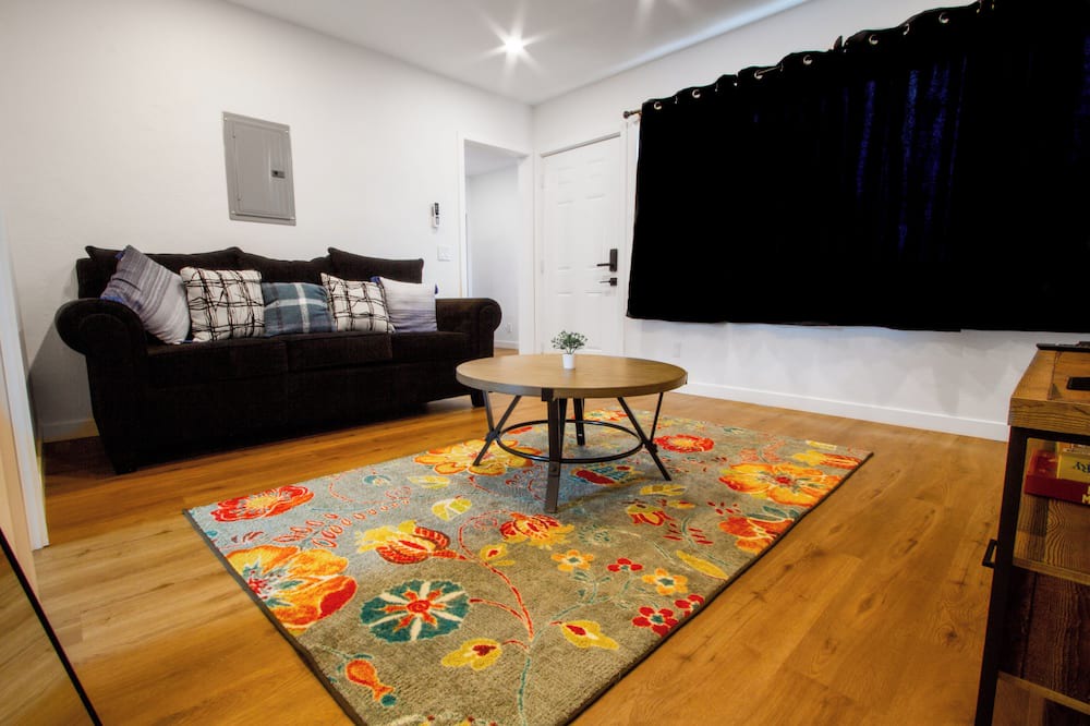 Photo of Livingroom in South Wrigley