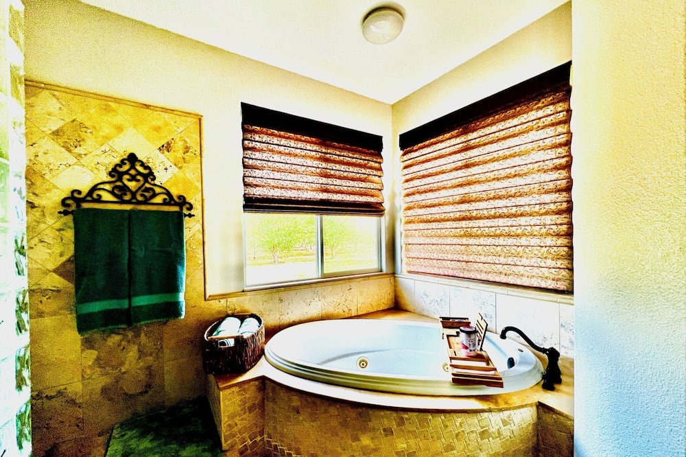 Photo of Bathroom in Peters