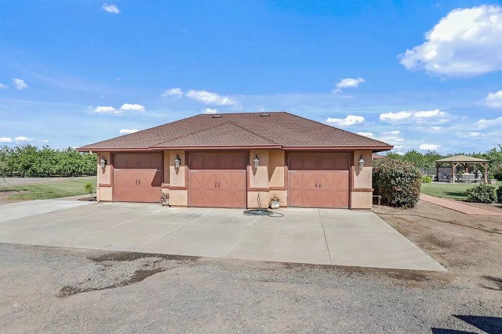 Photo of Outdoor in Peters