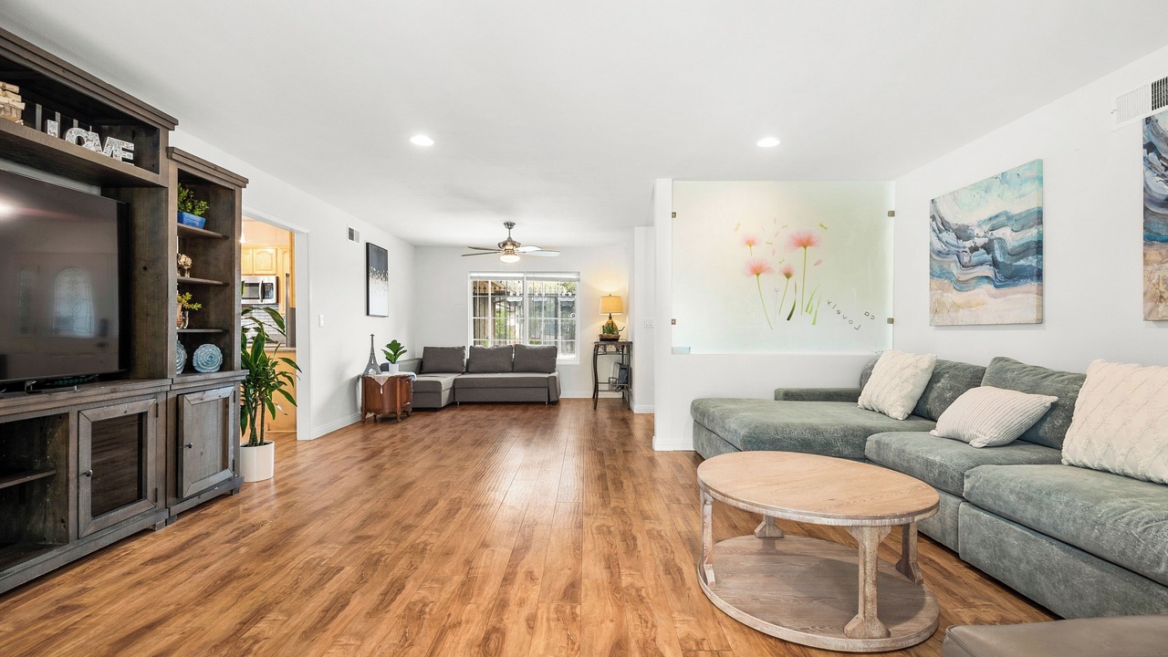 Photo of Livingroom in Glendora