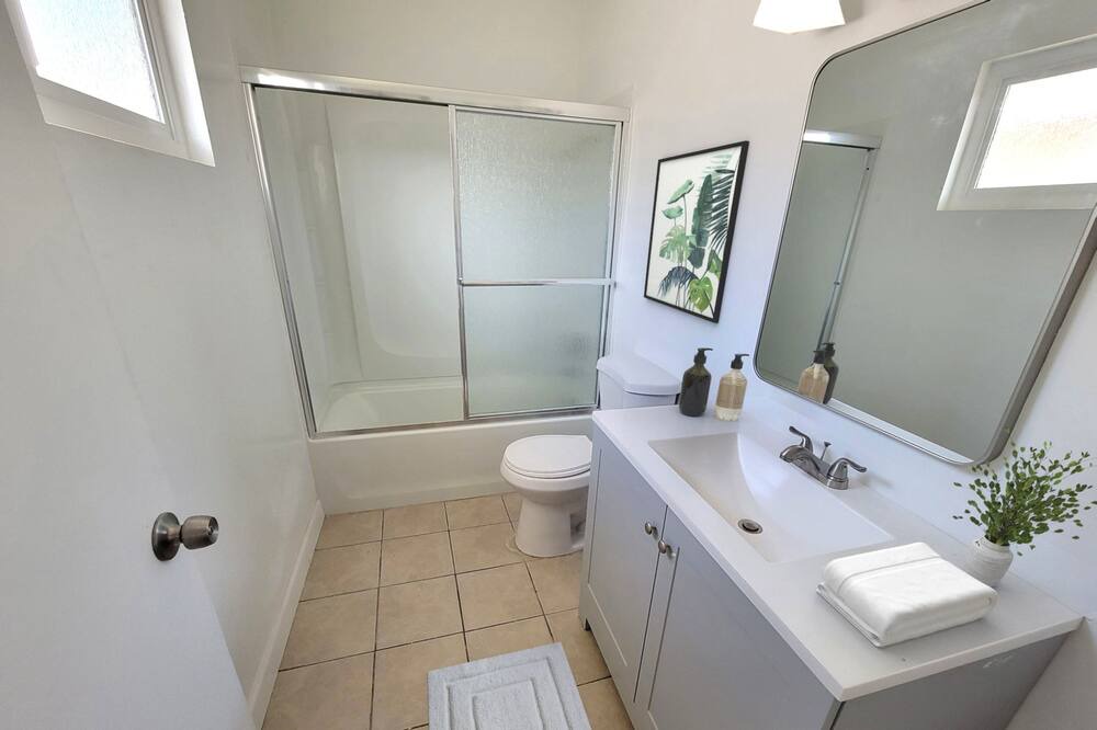 Photo of Bathroom in Westside Costa Mesa