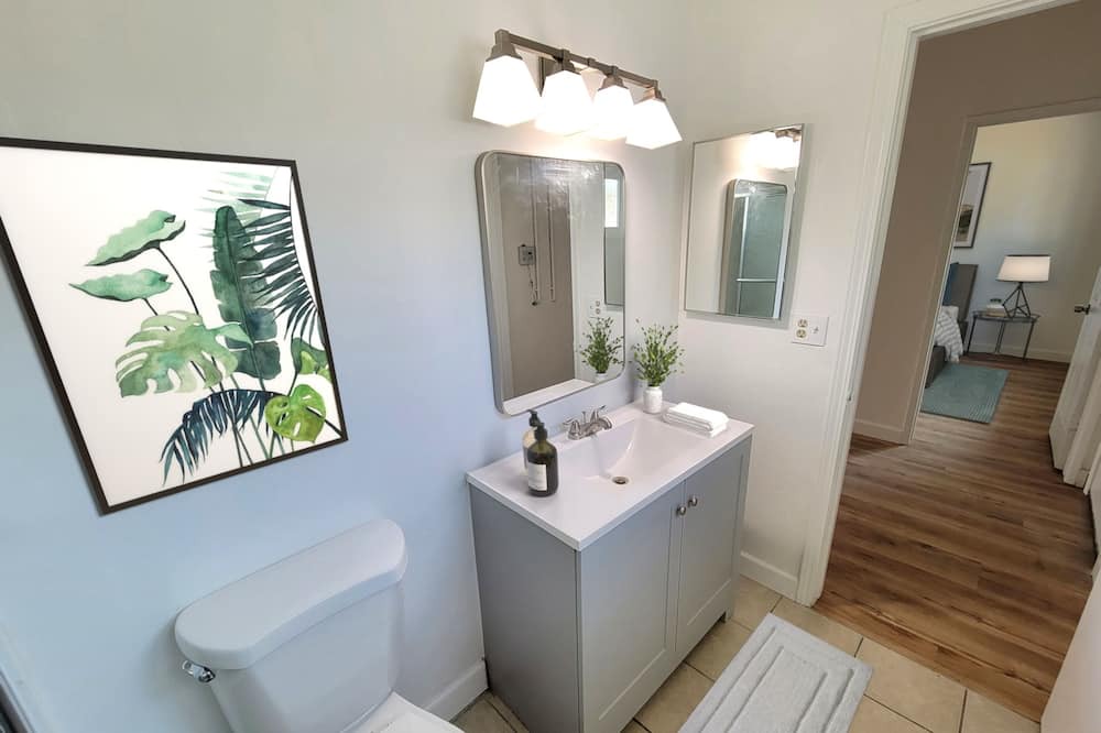 Photo of Bathroom in Westside Costa Mesa