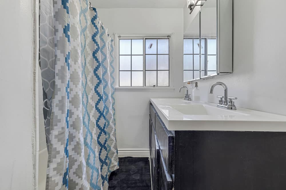 Photo of Bathroom in Gardena