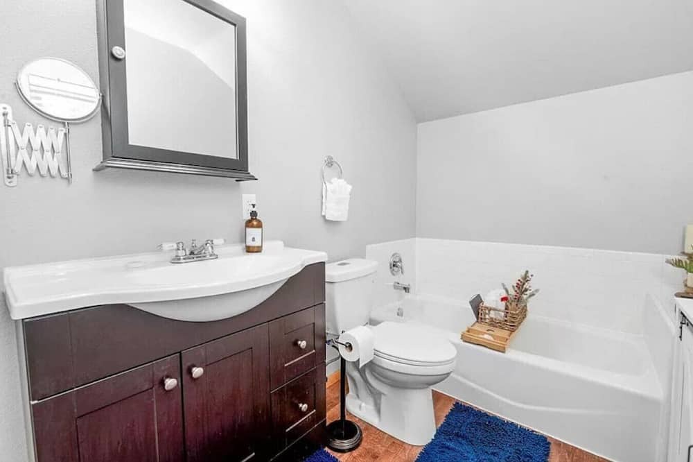 Photo of Bathroom in Peter Pan