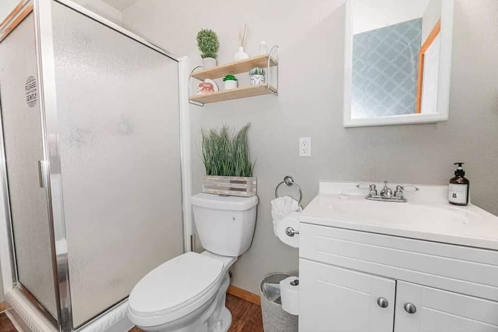 Photo of Bathroom in Peter Pan
