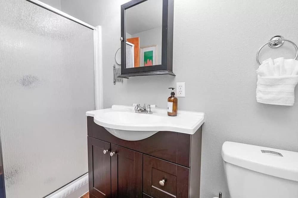 Photo of Bathroom in Peter Pan
