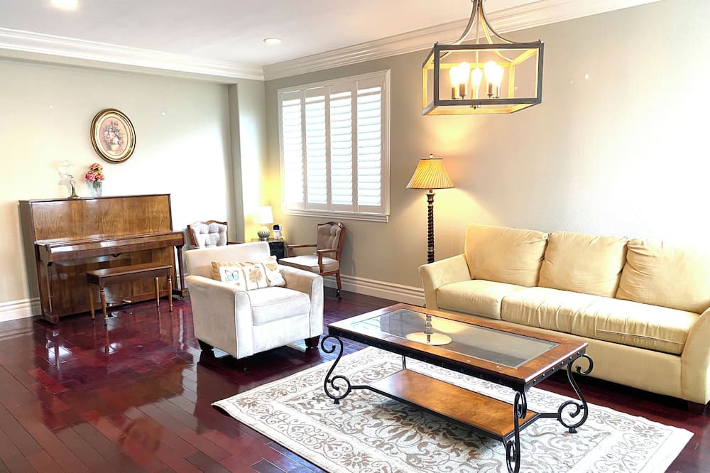 Photo of Livingroom in Chino