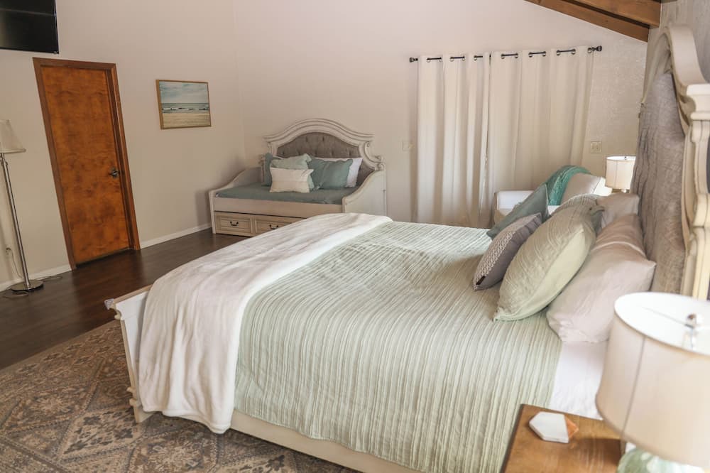 Photo of Bedroom in Jurupa Valley