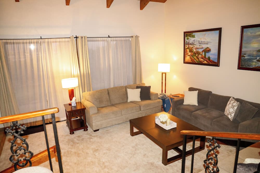 Photo of Livingroom in Jurupa Valley