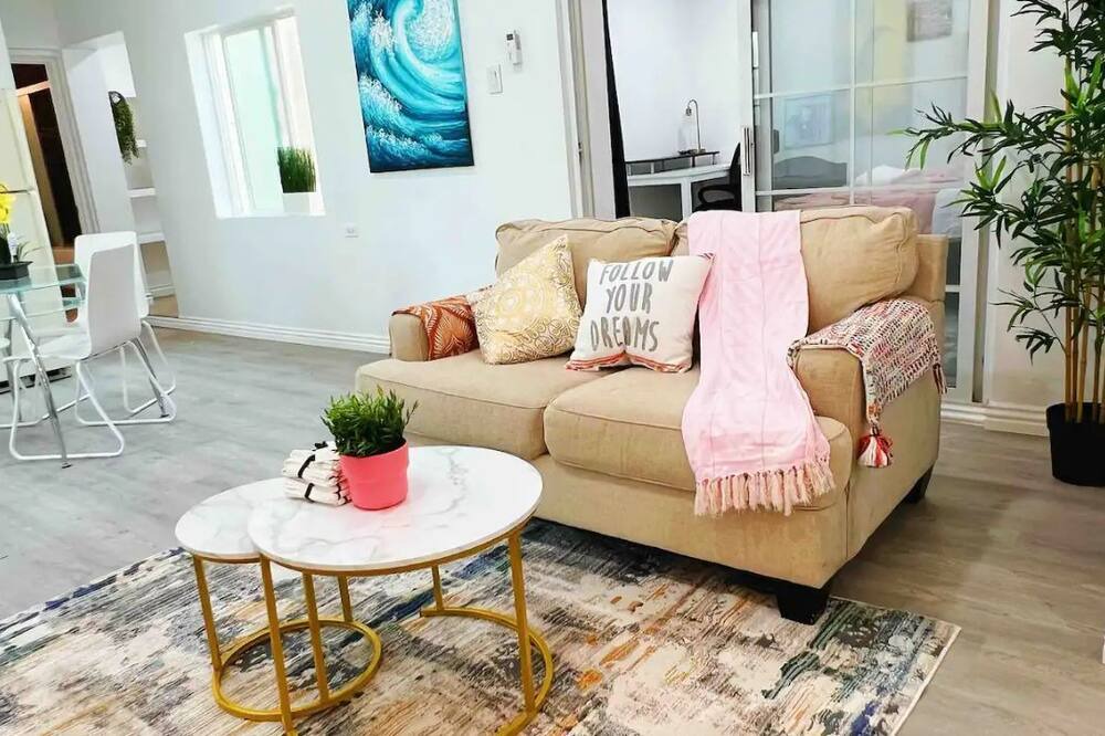 Photo of Livingroom in Westmont