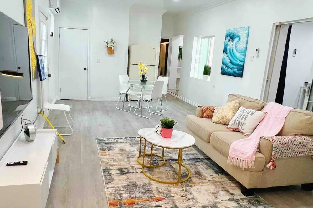 Photo of Livingroom in Westmont