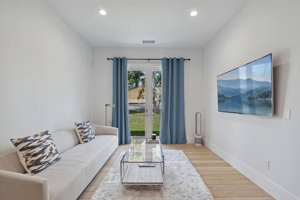 Photo of Livingroom in Castaic