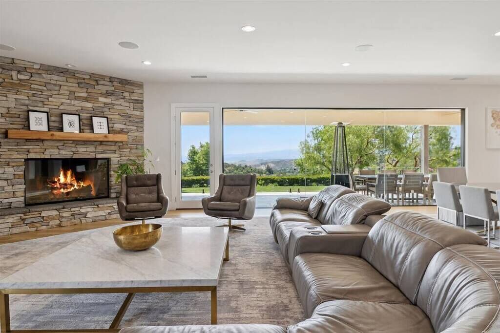 Photo of Livingroom in Castaic