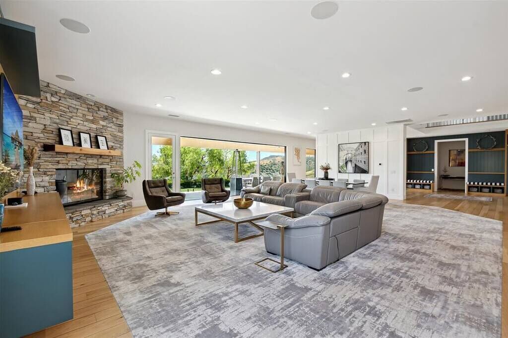 Photo of Livingroom in Castaic