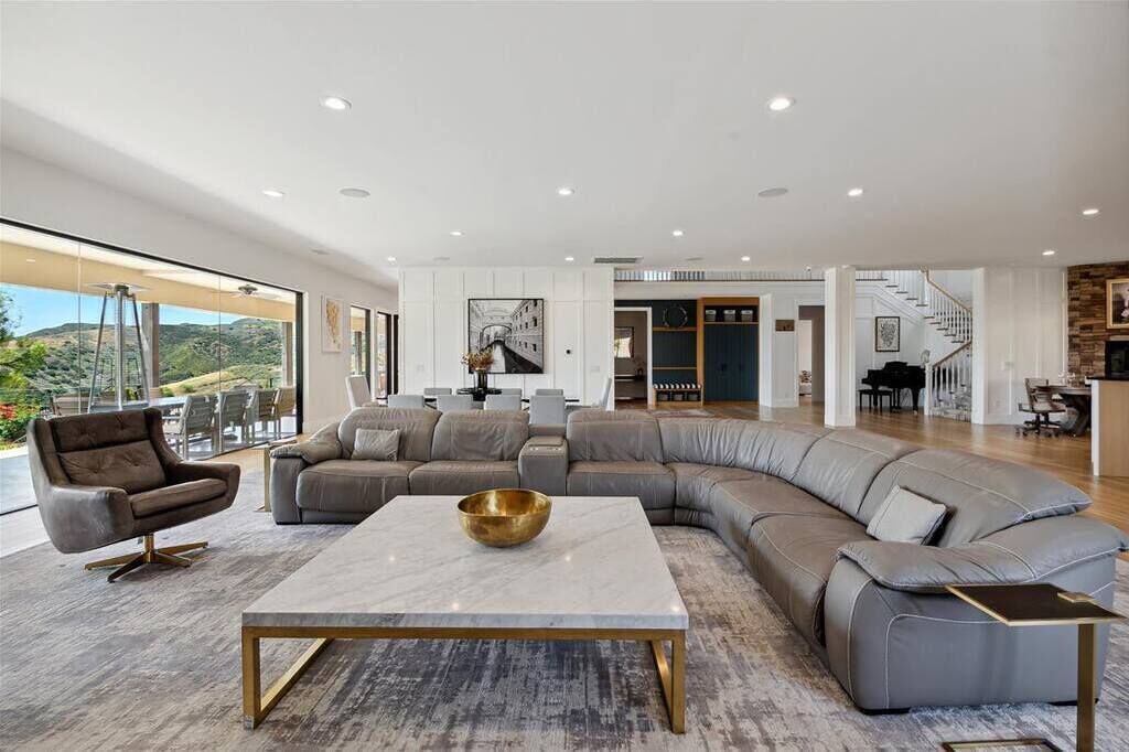 Photo of Livingroom in Castaic