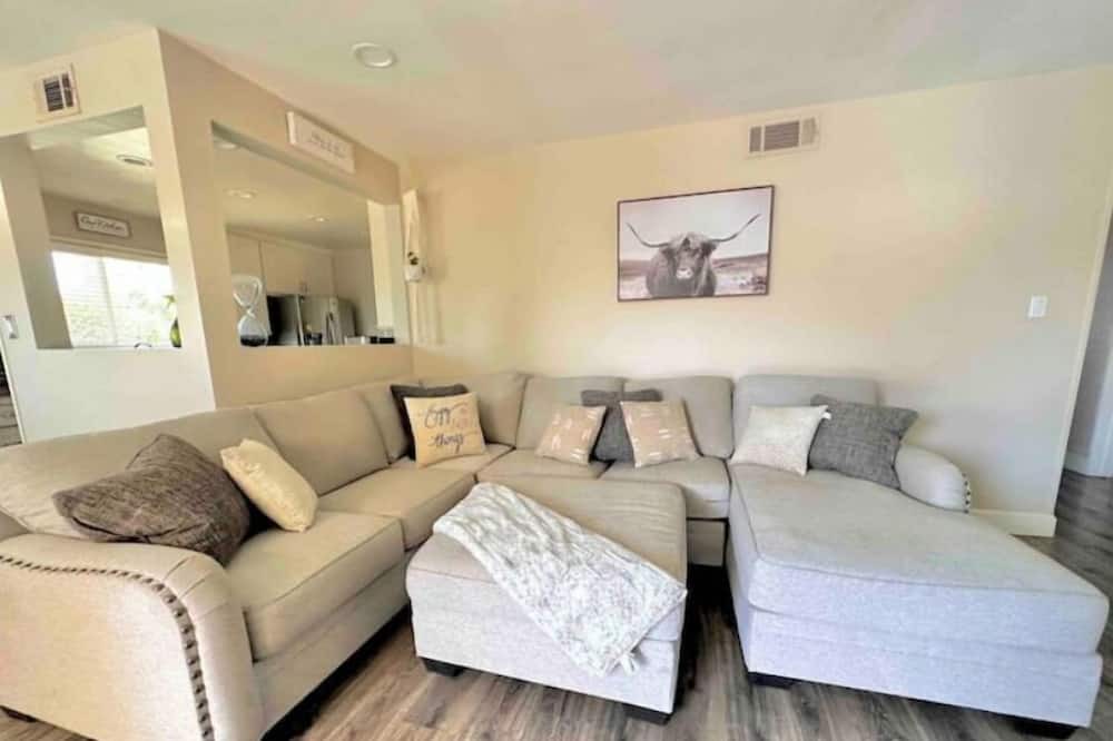 Photo of Livingroom in Whittier