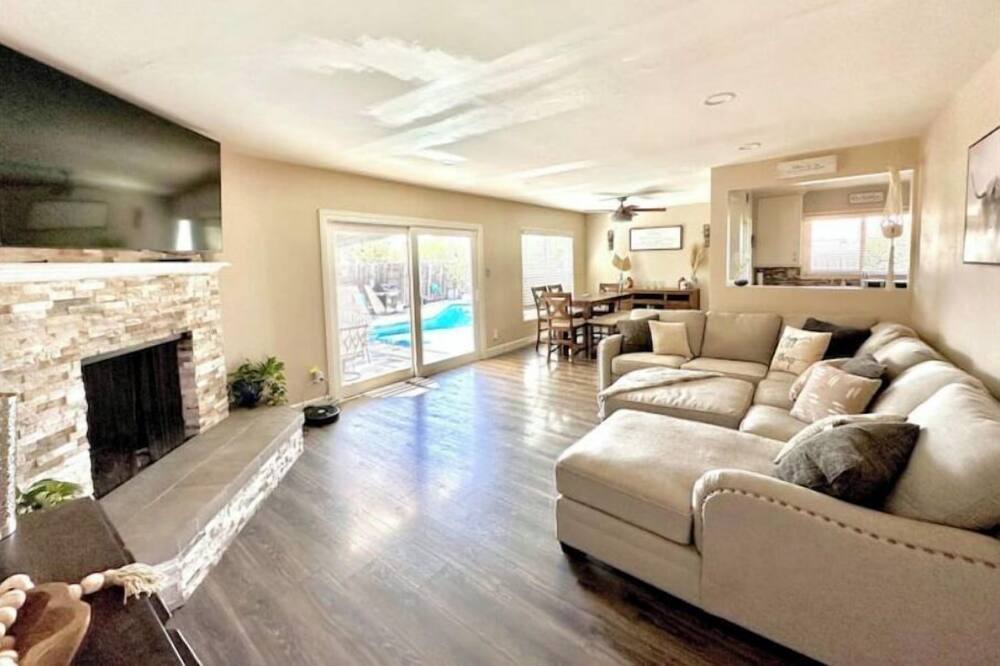 Photo of Livingroom in Whittier