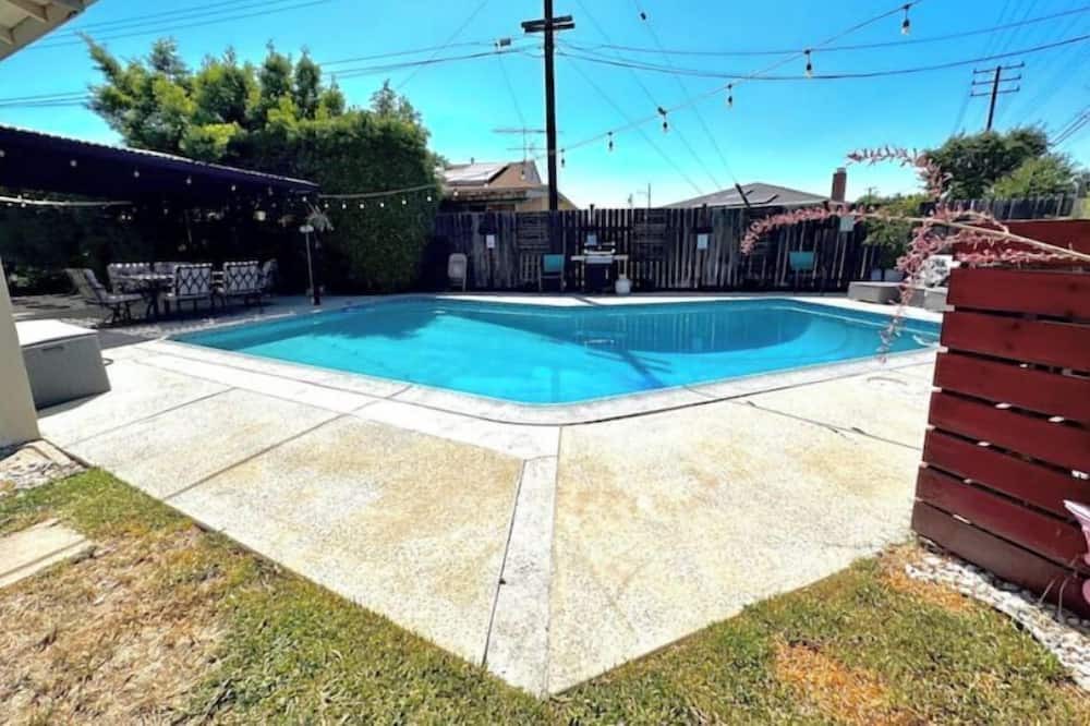 Photo of Outdoor in Whittier