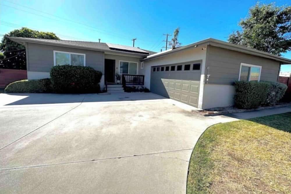 Photo of Outdoor in Whittier