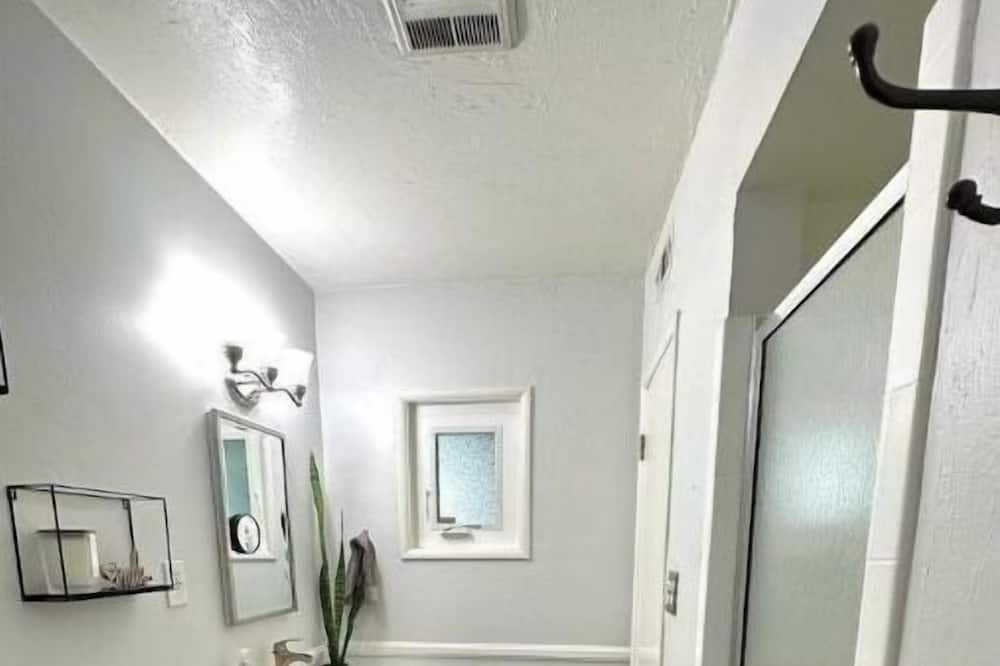 Photo of Bathroom in Whittier