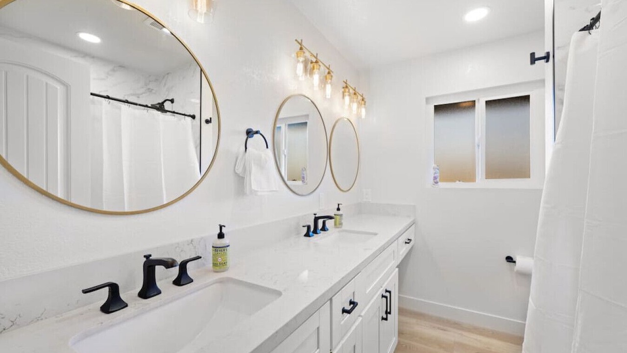 Photo of Bathroom in Vista