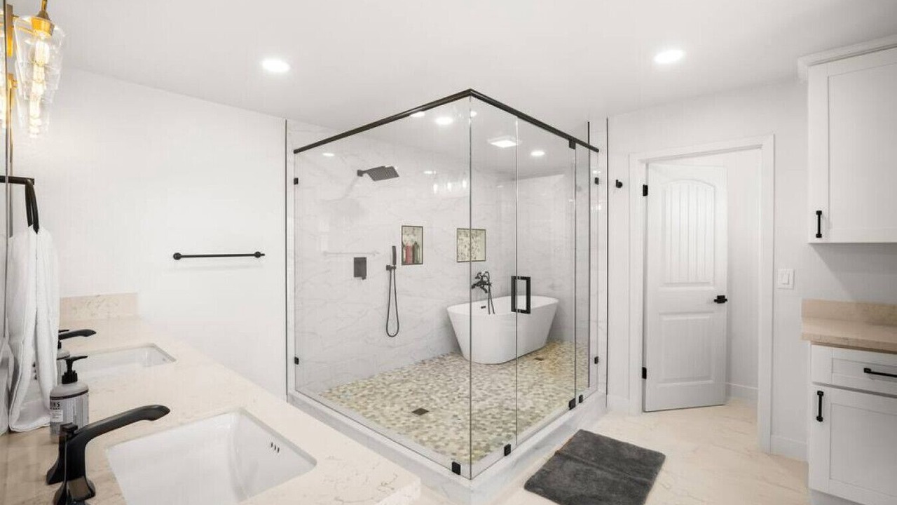 Photo of Bathroom in Vista